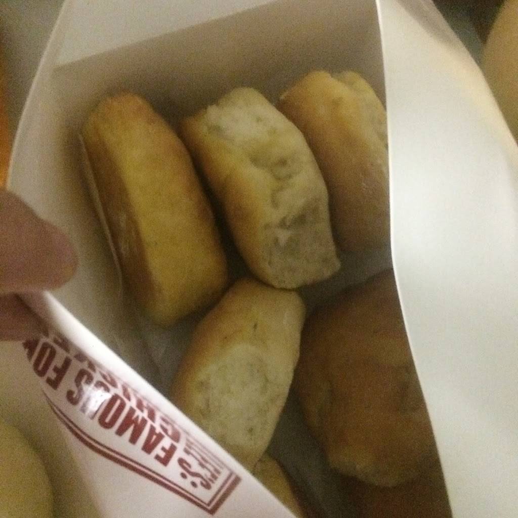 Lees Famous Recipe Chicken | restaurant | 800 Charleston Ave, Mattoon, IL 61938, USA | 2172353731 OR +1 217-235-3731