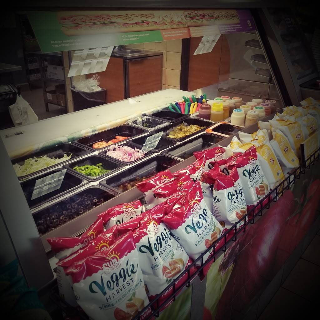 Subway Restaurants | restaurant | 2017 N Hollywood Way, Burbank, CA 91505, USA | 8188435900 OR +1 818-843-5900