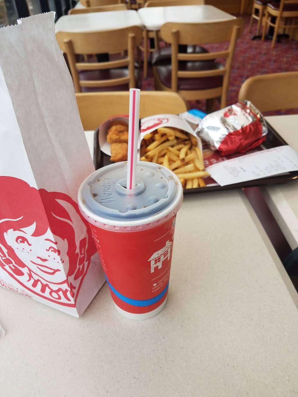 Wendys | restaurant | 22555 Woodward Ave, Ferndale, MI 48220, USA | 2485460261 OR +1 248-546-0261