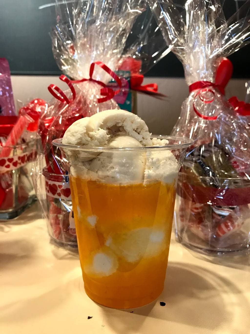 Sweet Treats & More, LLC & Rachel’s Soft Pretzels | restaurant | 72 N Market St, Elizabethville, PA 17023, USA | 7178822152 OR +1 717-882-2152