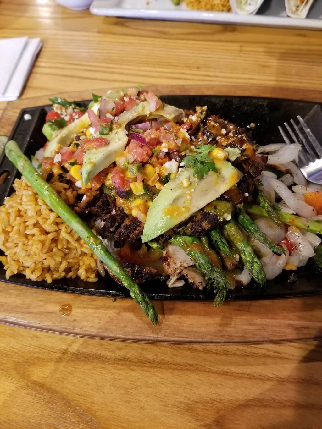 Chilis Grill & Bar | restaurant | 2670 Crossing Cir, Traverse City, MI 49684, USA | 2319290200 OR +1 231-929-0200