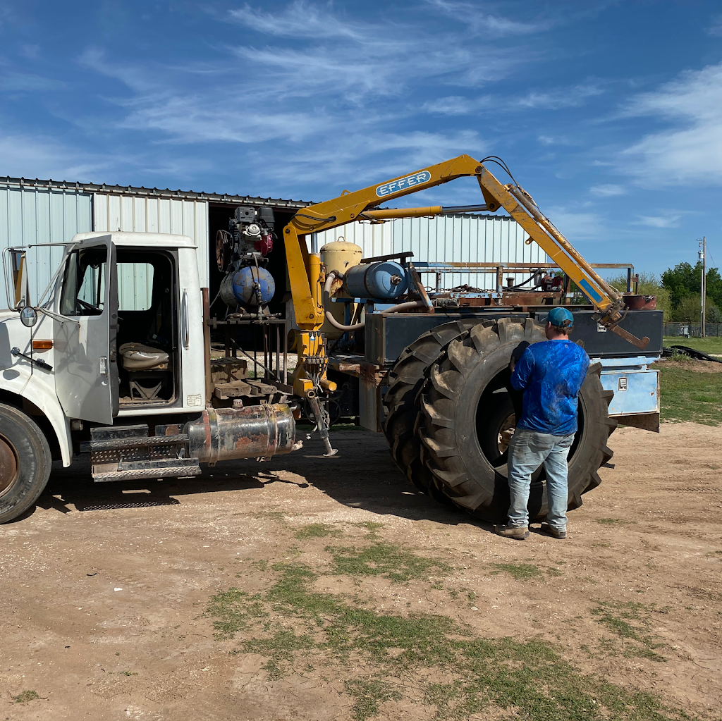 Moores Farm Service Center | restaurant | 602 US-270, Calumet, OK 73014, USA | 4058932510 OR +1 405-893-2510