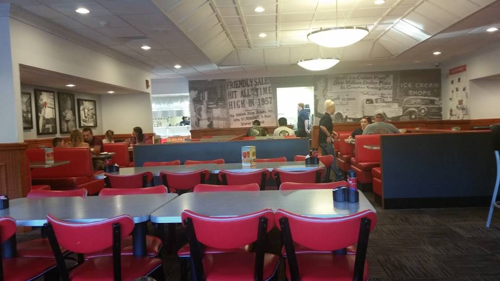 Friendlys | restaurant | 5 Davis Straits Road, Falmouth, MA 02540, USA | 5085482361 OR +1 508-548-2361