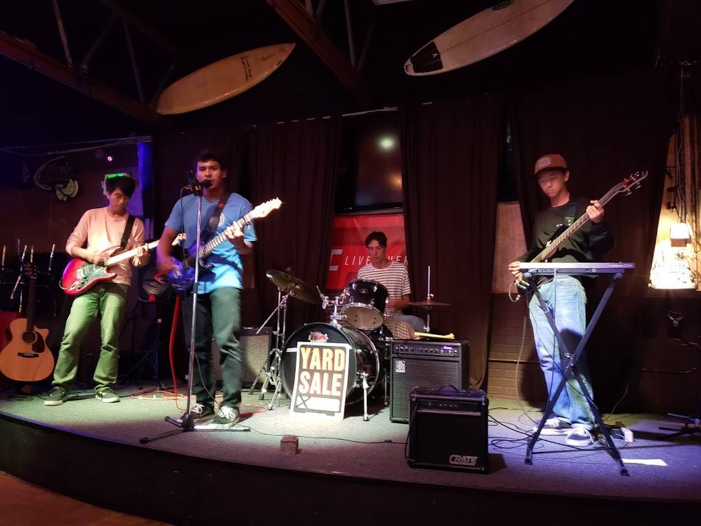 Surf Dogs Pizza Grill | restaurant | 92683, 5944 Warner Ave, Huntington Beach, CA 92649, USA | 7143739990 OR +1 714-373-9990