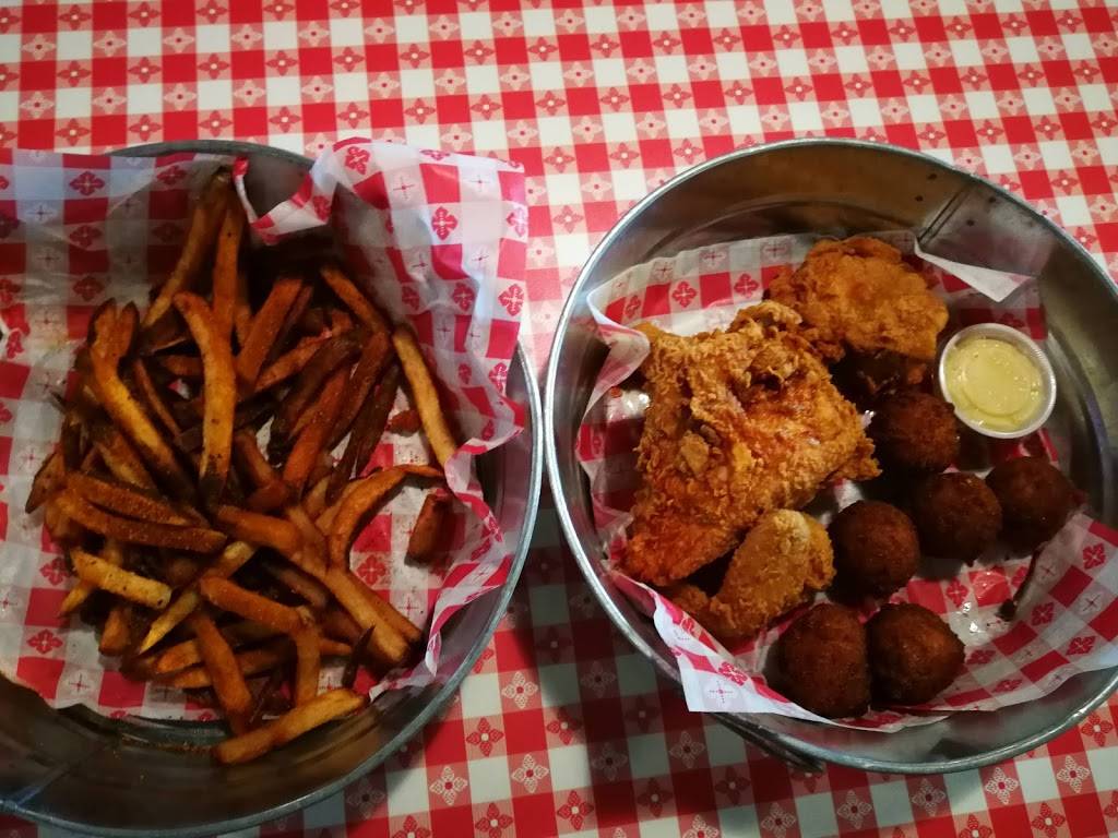 Hatties Chicken Shack | restaurant | 3057 Rt 50 Wilton Plaza, Saratoga Springs, NY 12866, USA | 5182260000 OR +1 518-226-0000