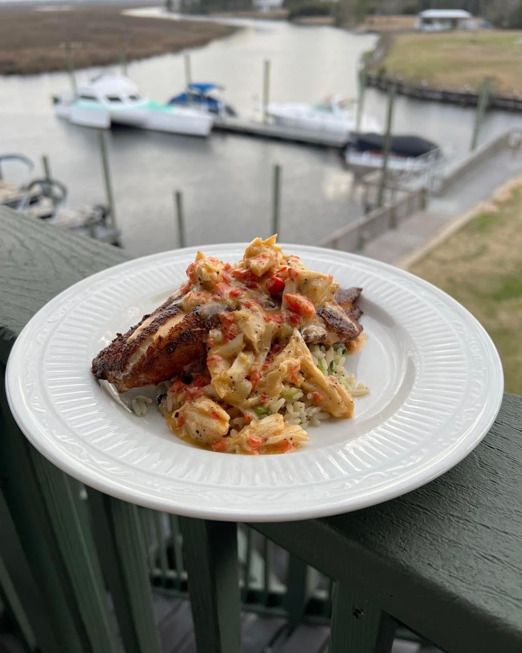 The Camphouse | restaurant | 3410 Vaught Cir, Diamondhead, MS 39525, USA | 2282224645 OR +1 228-222-4645