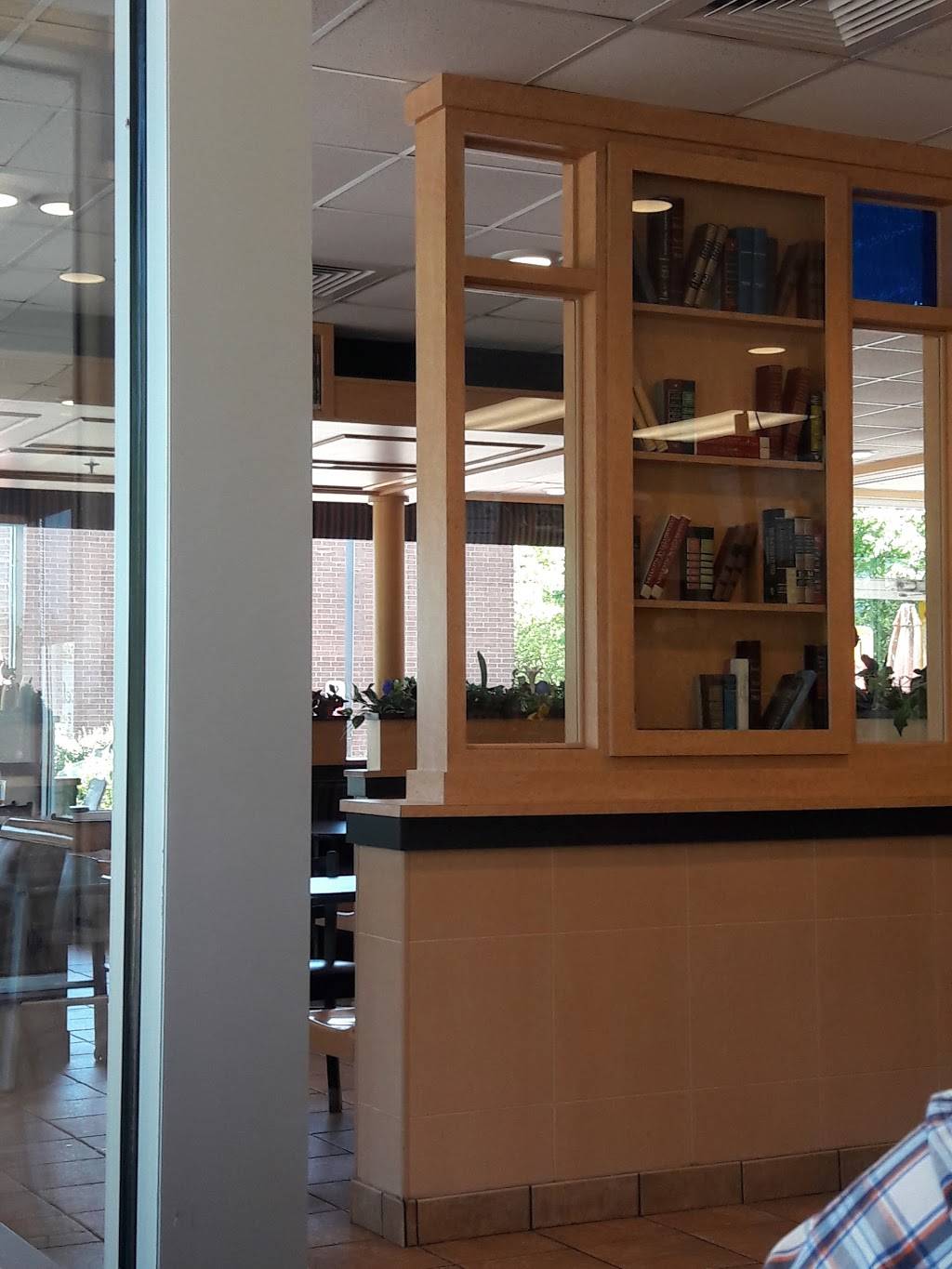 McDonalds | cafe | 894 Sheridan Rd, Highwood, IL 60040, USA | 8477802018 OR +1 847-780-2018