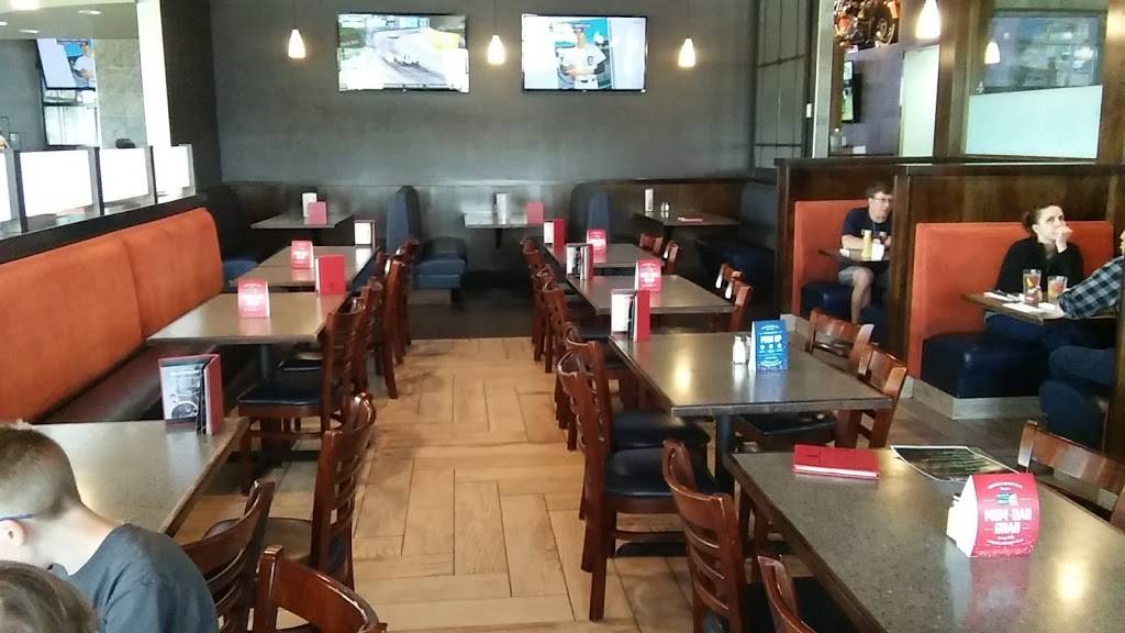 Bostons Restaurant & Sports Bar | restaurant | 3324 Owen Rd, Fenton, MI 48430, USA | 8107505800 OR +1 810-750-5800