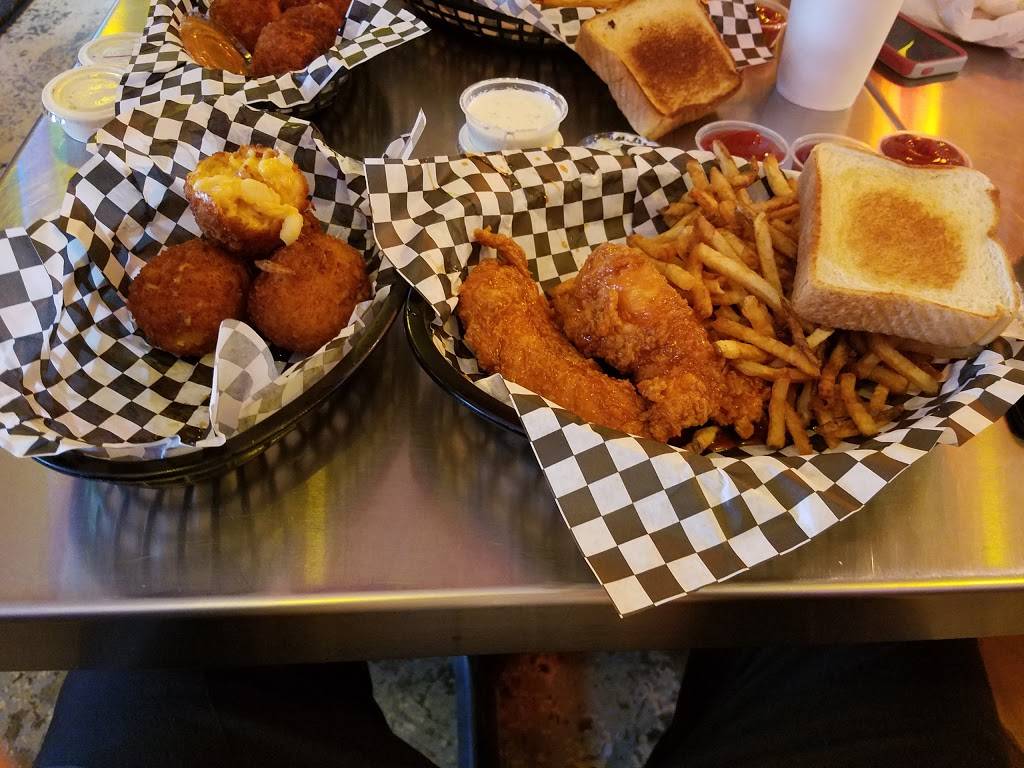 Outlanders Southern Chicken | restaurant | 7215 Nolensville Rd, Nolensville, TN 37135, USA | 6152837975 OR +1 615-283-7975