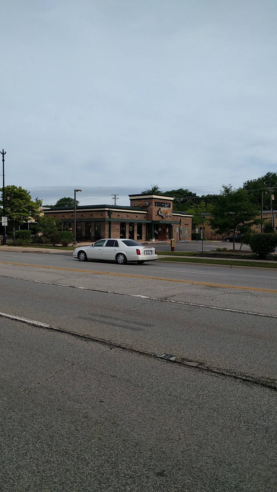 Potbelly Sandwich Shop | restaurant | 552 Roosevelt Rd, Glen Ellyn, IL 60137, USA | 6304695820 OR +1 630-469-5820