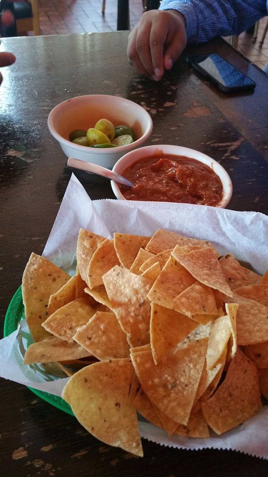 Antojitos EL SINALOENSE | restaurant | Interior 601, Aeropuerto 1900, C.Comercial Otay, Nueva Tijuana, 22435 Tijuana, B.C., Mexico | 016646232750 OR +52 664 623 2750