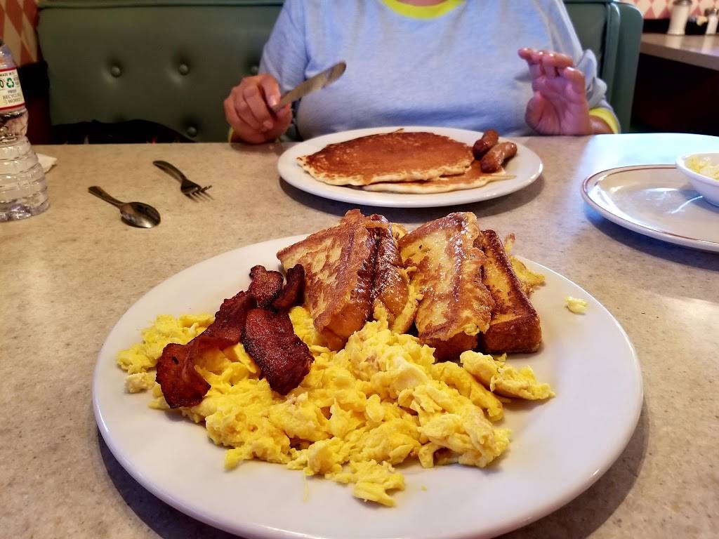 Molly Browns Country Cafe | restaurant | 15775 Mojave Dr, Victorville, CA 92394, USA | 7602414900 OR +1 760-241-4900