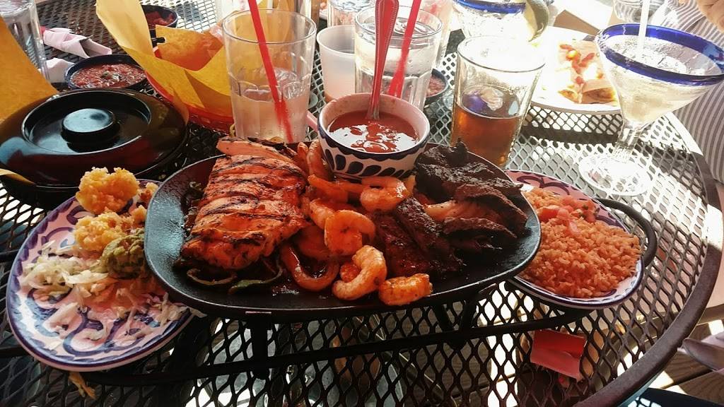 Who Song & Larrys | restaurant | 111 SE Columbia Way, Vancouver, WA 98661, USA | 3606951198 OR +1 360-695-1198