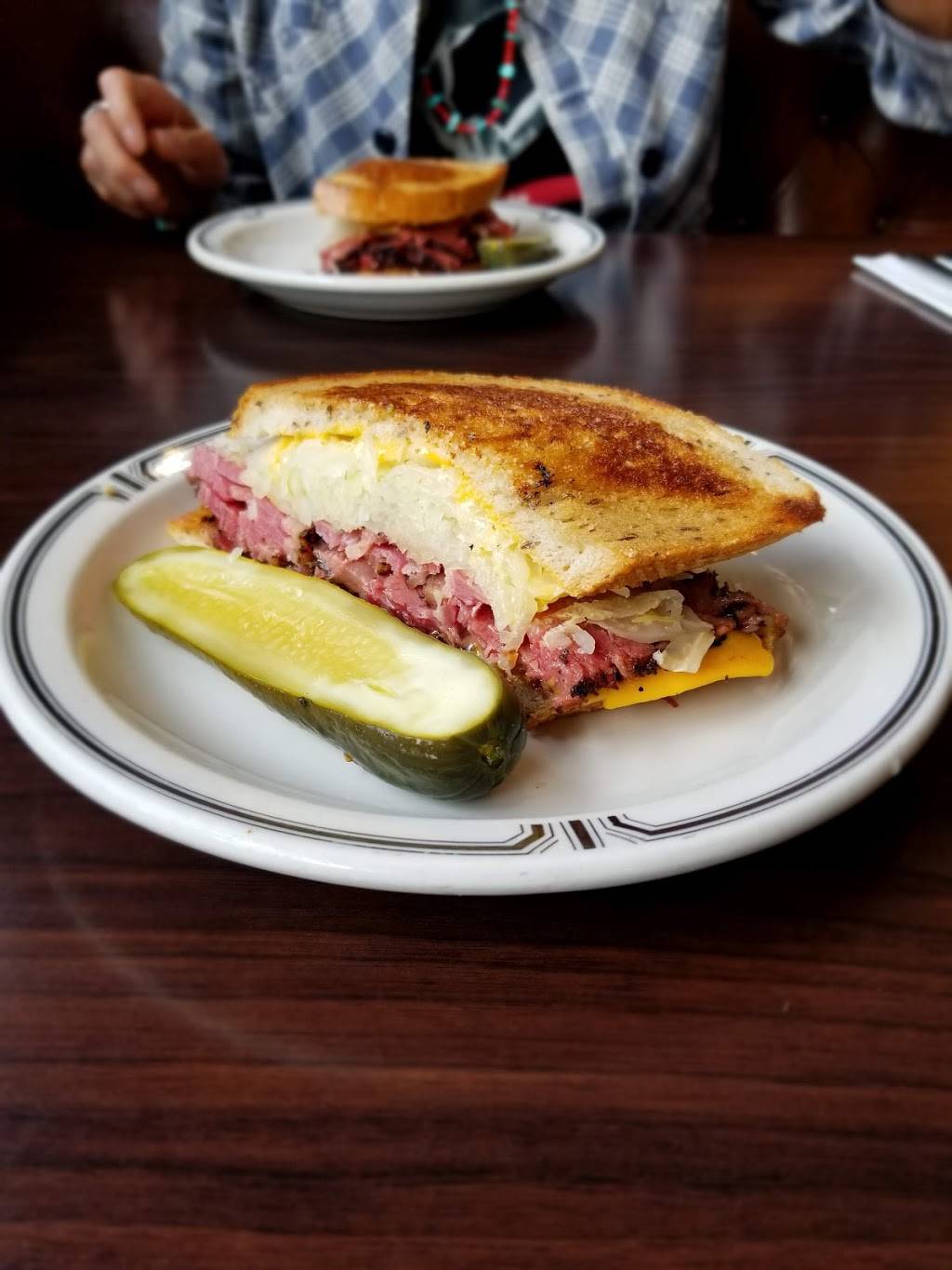 Langers | meal takeaway | 704 S Alvarado St, Los Angeles, CA 90057, USA | 2134838050 OR +1 213-483-8050