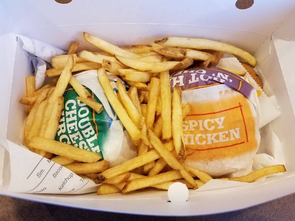 Hardees | restaurant | 2420 US-30, Oswego, IL 60543, USA | 6308920076 OR +1 630-892-0076