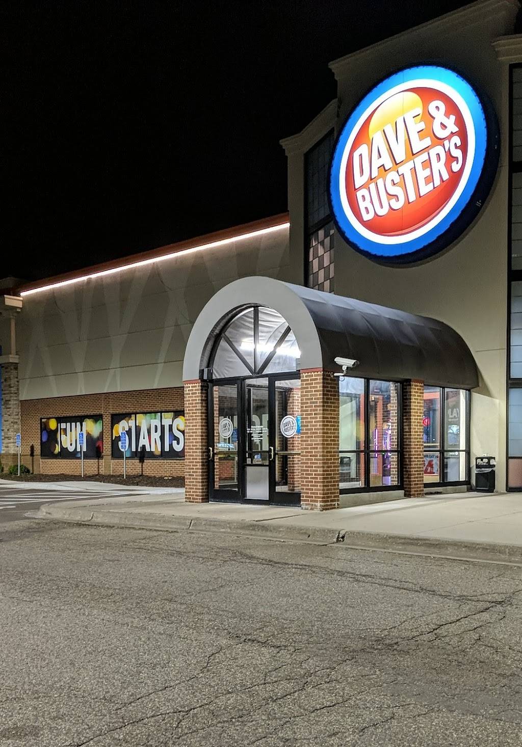 Dave & Busters | restaurant | 11780 Fountains Way, Maple Grove, MN 55369, USA | 7634939815 OR +1 763-493-9815