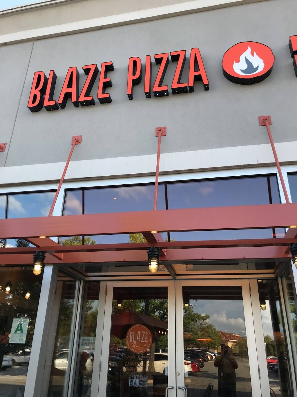 Blaze Pizza | meal takeaway | 4118 Summit Plaza Dr, Louisville, KY 40241, USA | 5024969213 OR +1 502-496-9213