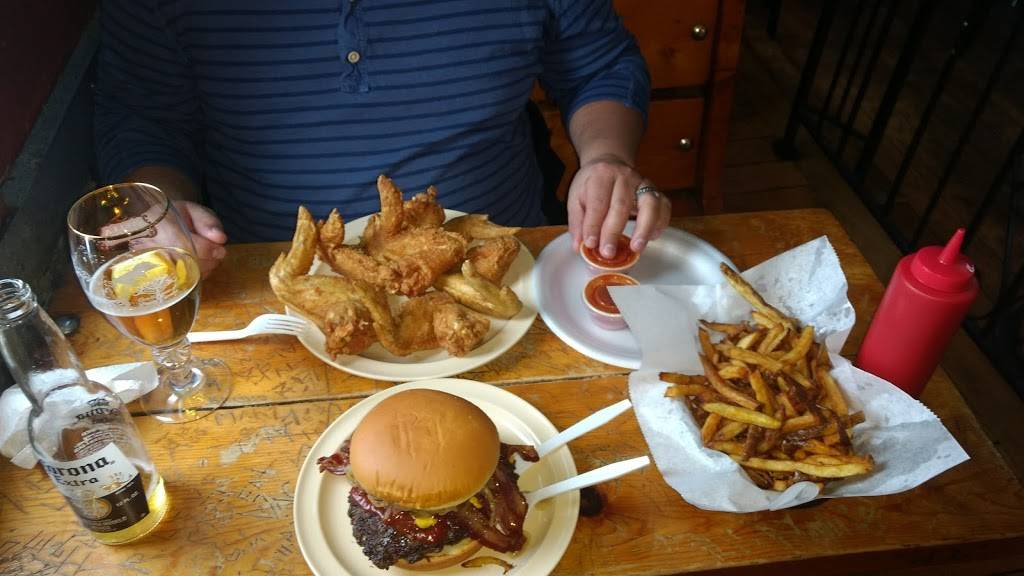 Illinois Bar & Grill | restaurant | 4135 W 47th St, Chicago, IL 60632, USA | 7738472525 OR +1 773-847-2525