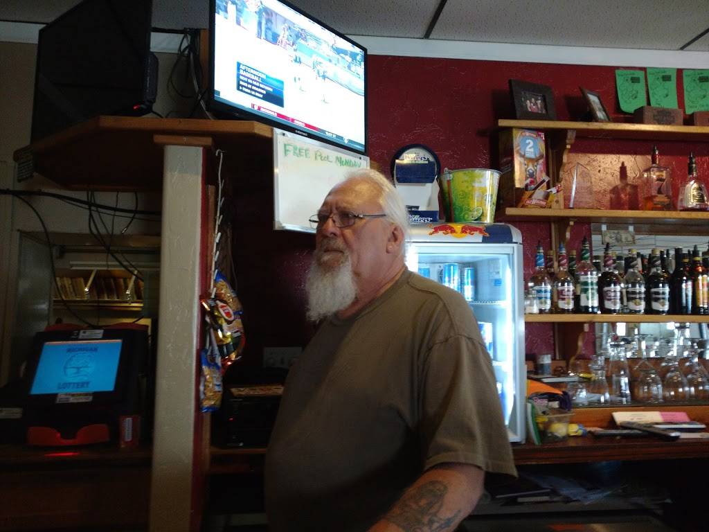 Chiefs Bar & Grill | restaurant | 626 N 2nd Ave, Alpena, MI 49707, USA | 9893560034 OR +1 989-356-0034