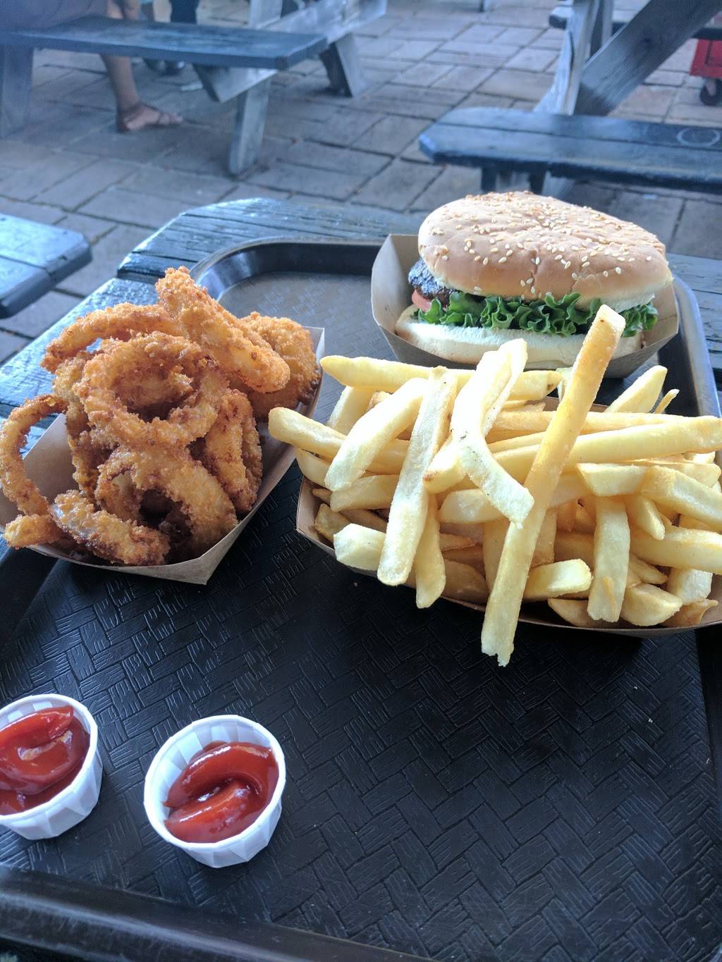 Izzys Burger Spa | restaurant | 2591 Lake Tahoe Blvd, South Lake Tahoe, CA 96150, USA | 5305445030 OR +1 530-544-5030
