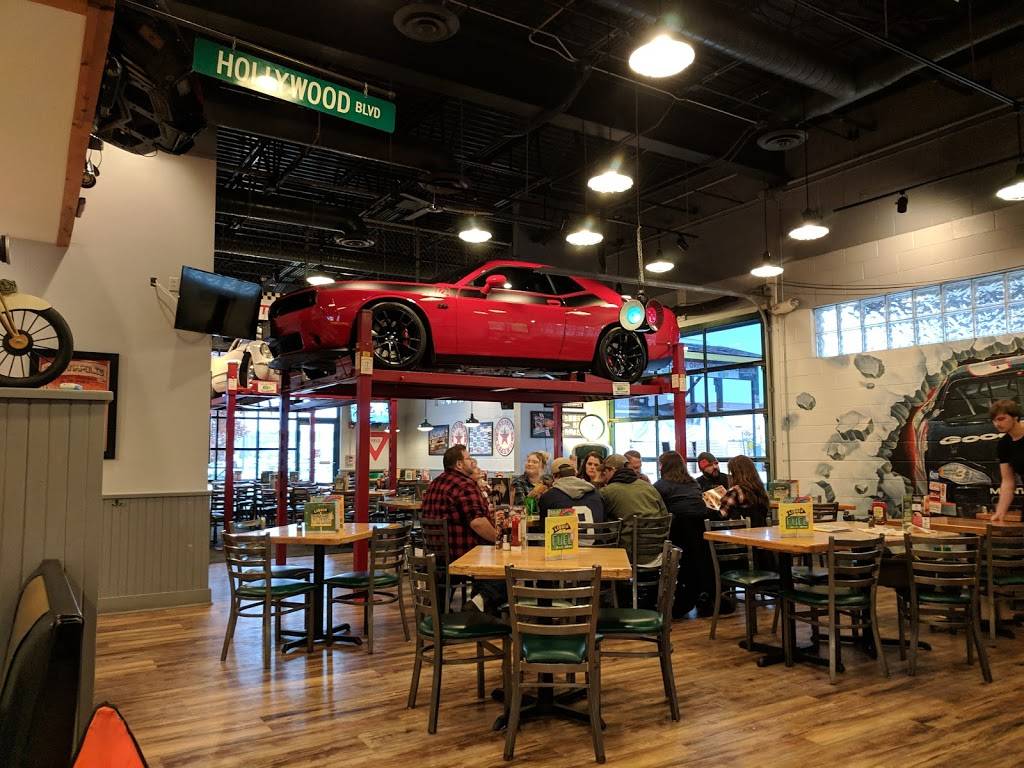 Quaker Steak & Lube | restaurant | 5935 Canal Rd, Valley View, OH 44125, USA | 2169869464 OR +1 216-986-9464