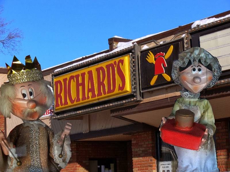 Richards Chicken & Ribs | restaurant | 900 W Rollins Rd, Round Lake Beach, IL 60073, USA | 8475466900 OR +1 847-546-6900