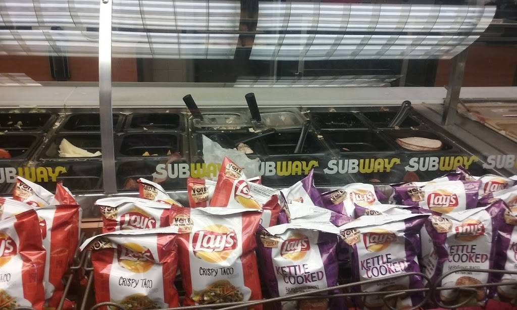 Subway Restaurants | restaurant | Har Mar Mall, 2100 E Snelling Dr #46, Roseville, MN 55113, USA | 6516319261 OR +1 651-631-9261