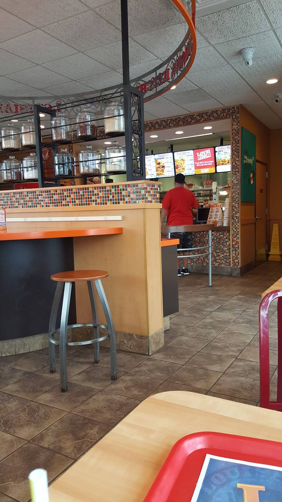 Popeyes Louisiana Kitchen | restaurant | 317 Kimberly Ave, New Haven, CT 06519, USA | 2038892957 OR +1 203-889-2957