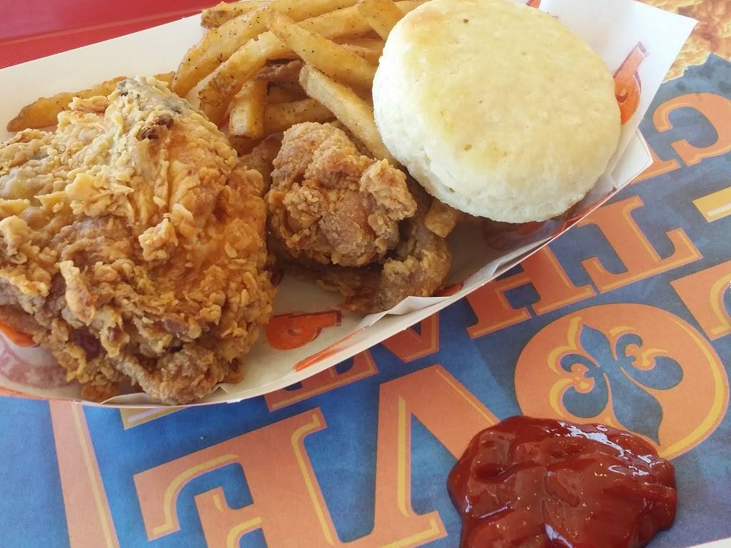 Popeyes Louisiana Kitchen | restaurant | 3748 S Carrier Pkwy, Grand Prairie, TX 75052, USA | 9722668818 OR +1 972-266-8818