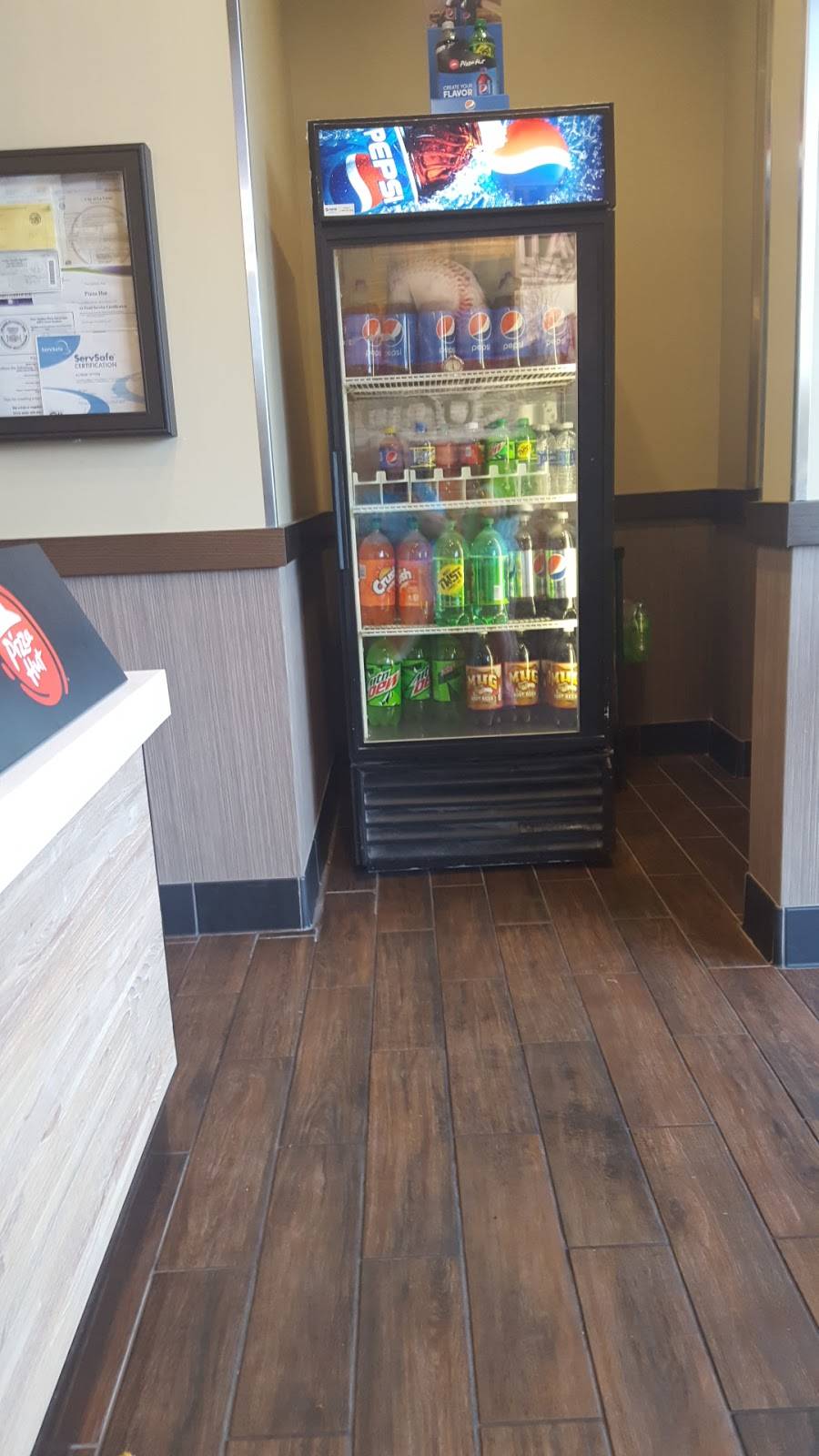 Pizza Hut | restaurant | 2208 Foothill Blvd, La Verne, CA 91750, USA | 9095969444 OR +1 909-596-9444