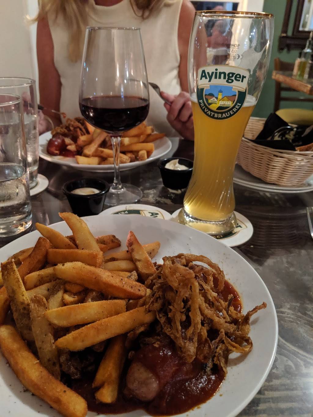 Siegfrieds Restaurant and German Biergarten | restaurant | 1869 Fruitville Rd, Sarasota, FL 34236, USA | 9413309330 OR +1 941-330-9330