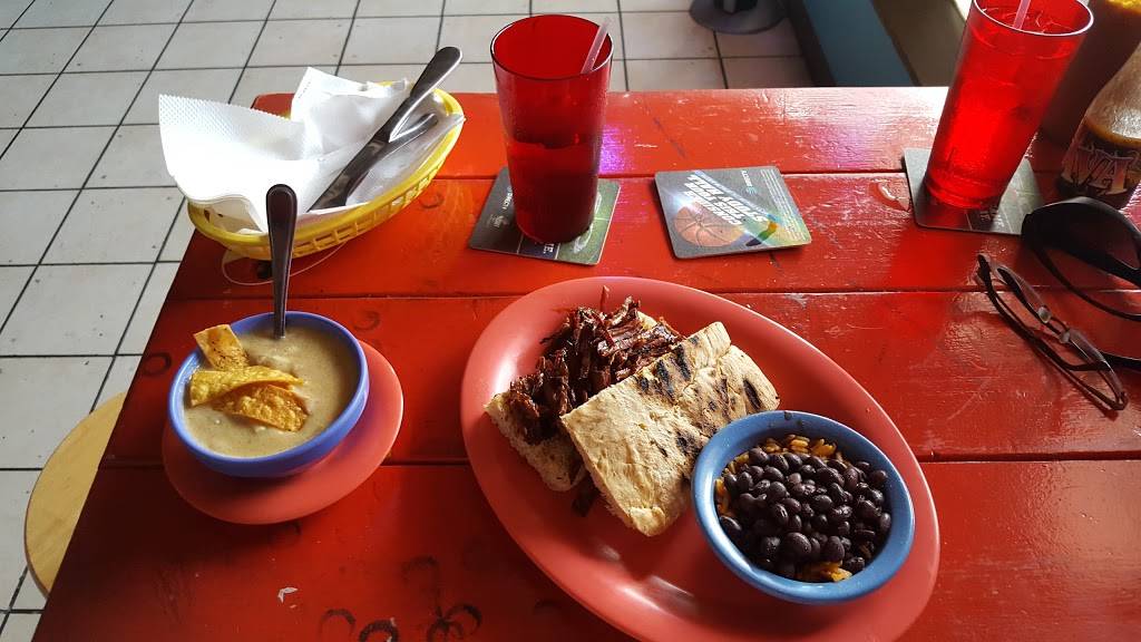 Beach Fire Beach Bar & Grille | restaurant | 608 Mandalay Ave, Clearwater Beach, FL 33767, USA | 7274085200 OR +1 727-408-5200