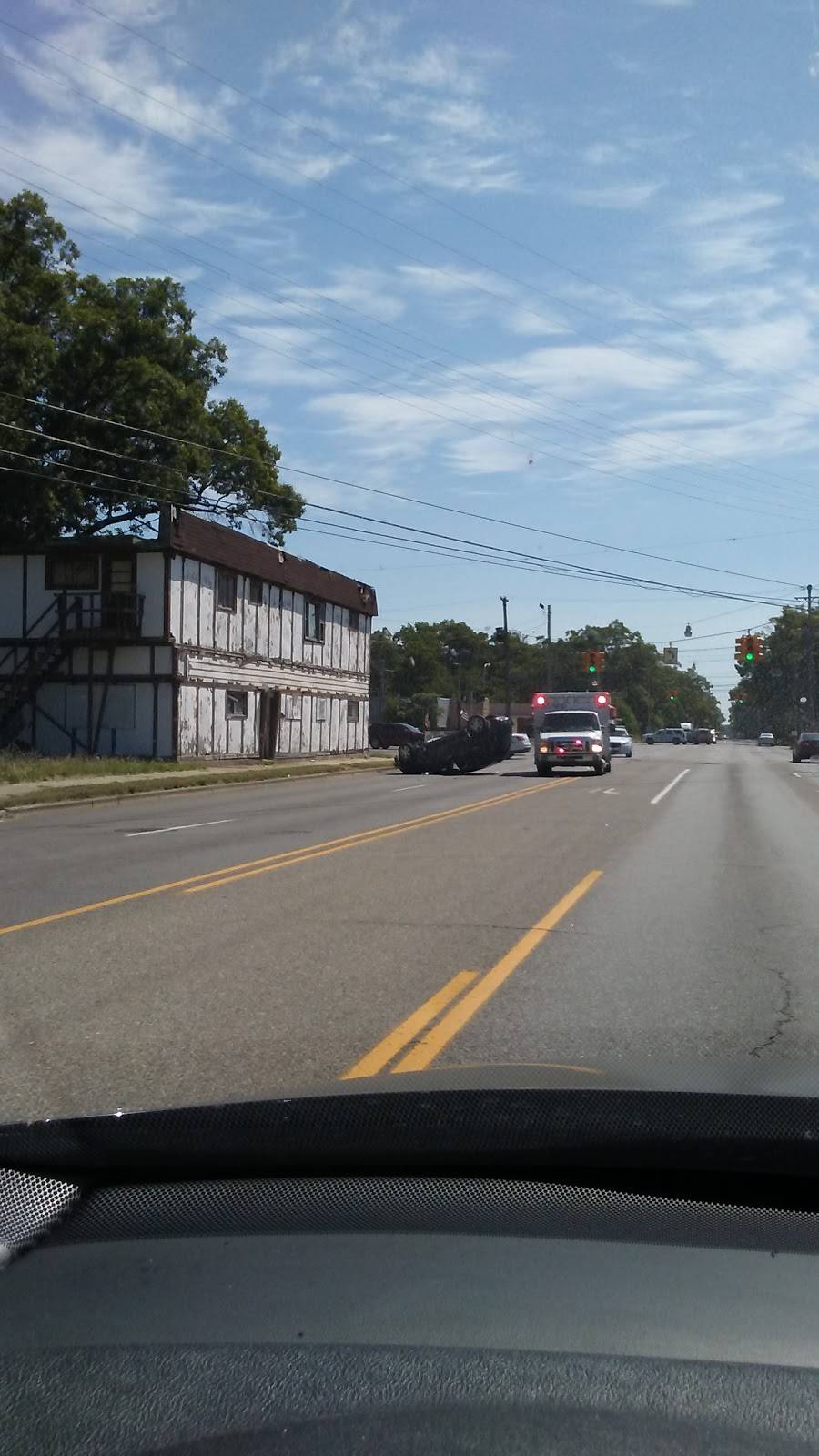 Chicken Coop | restaurant | 2544 Sanford St, Muskegon, MI 49444, USA | 2317335516 OR +1 231-733-5516