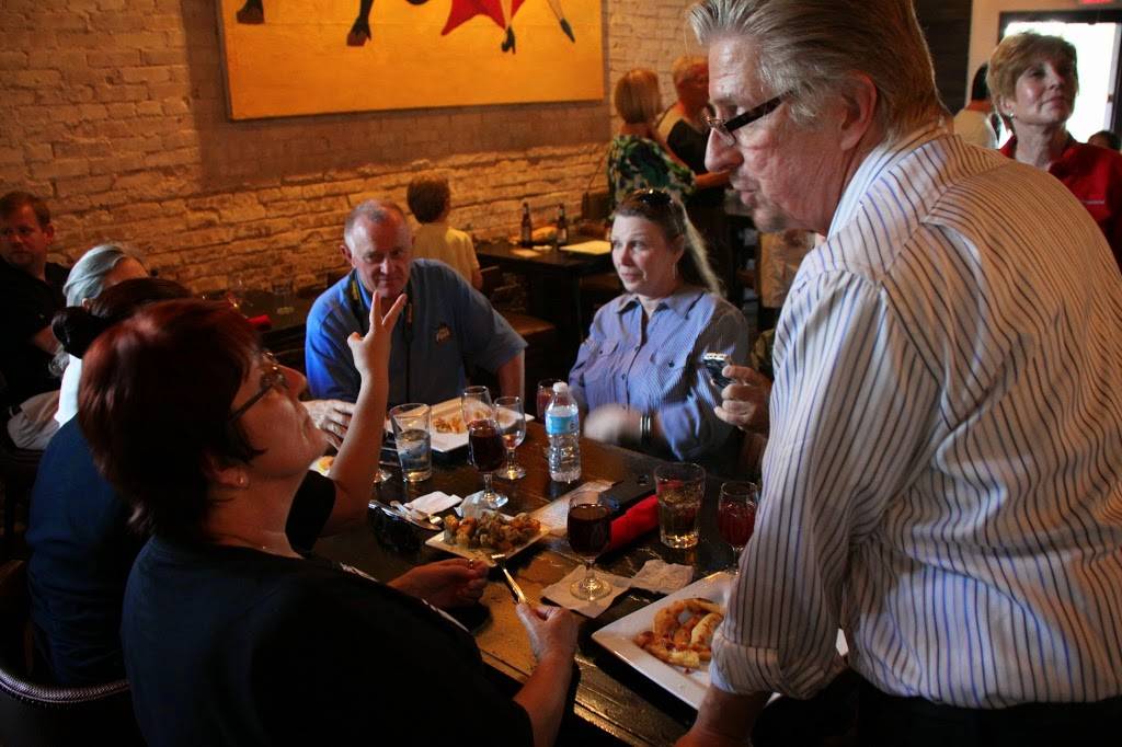 El Nuevo Tenampa | restaurant | 244 W Houston St, San Antonio, TX 78205, USA | 2103544200 OR +1 210-354-4200