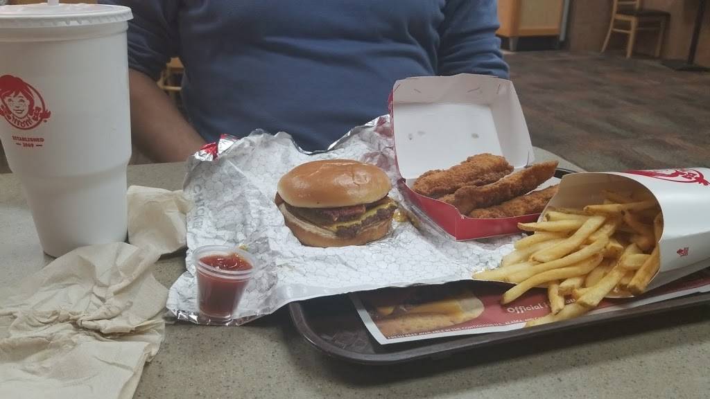 Wendys | restaurant | 4447 Central Pl, Fairfield, CA 94534, USA | 7078645626 OR +1 707-864-5626