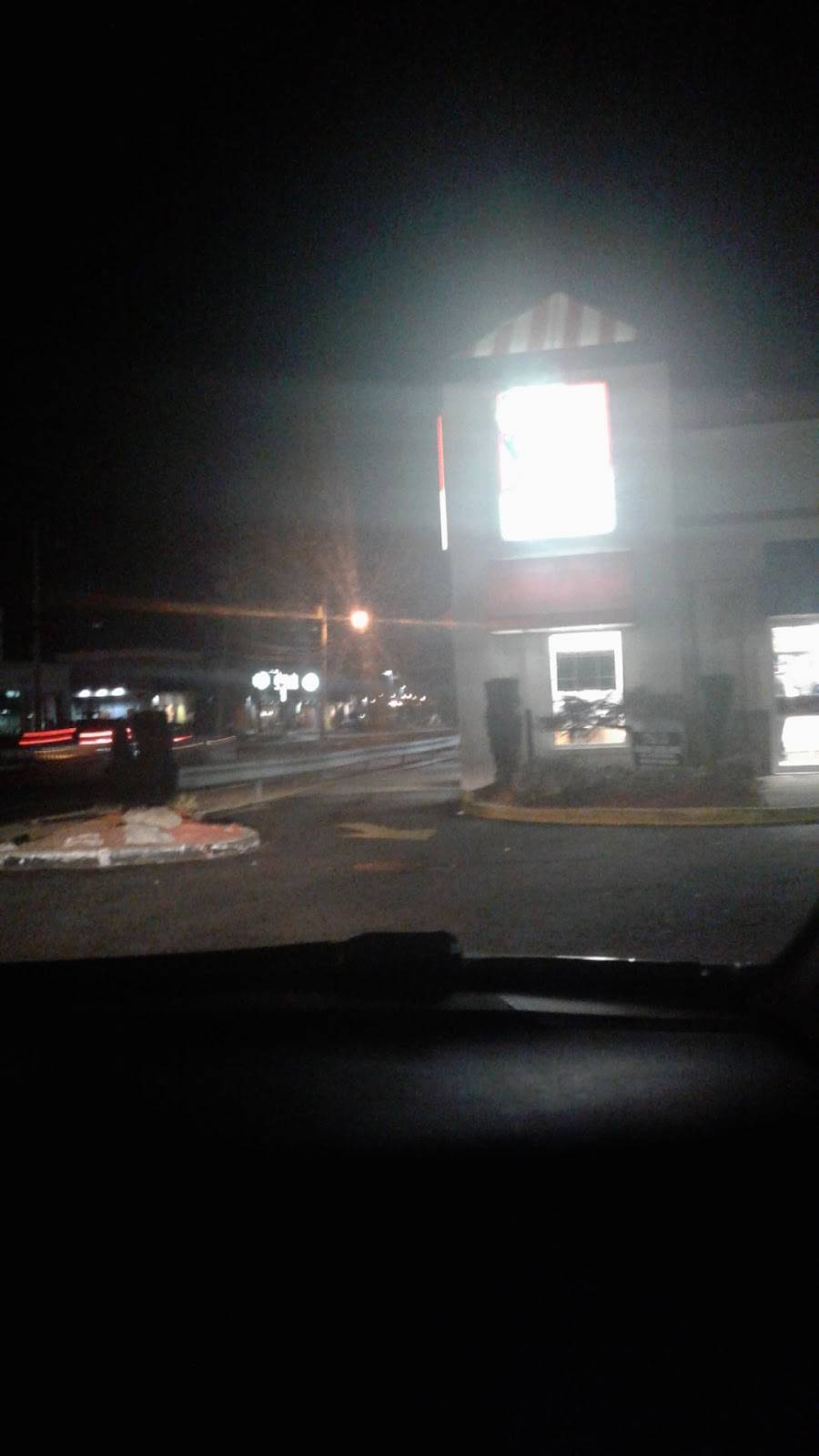 Taco Bell | restaurant | 56 Glen Cove Rd, Greenvale, NY 11548, USA | 5166219445 OR +1 516-621-9445