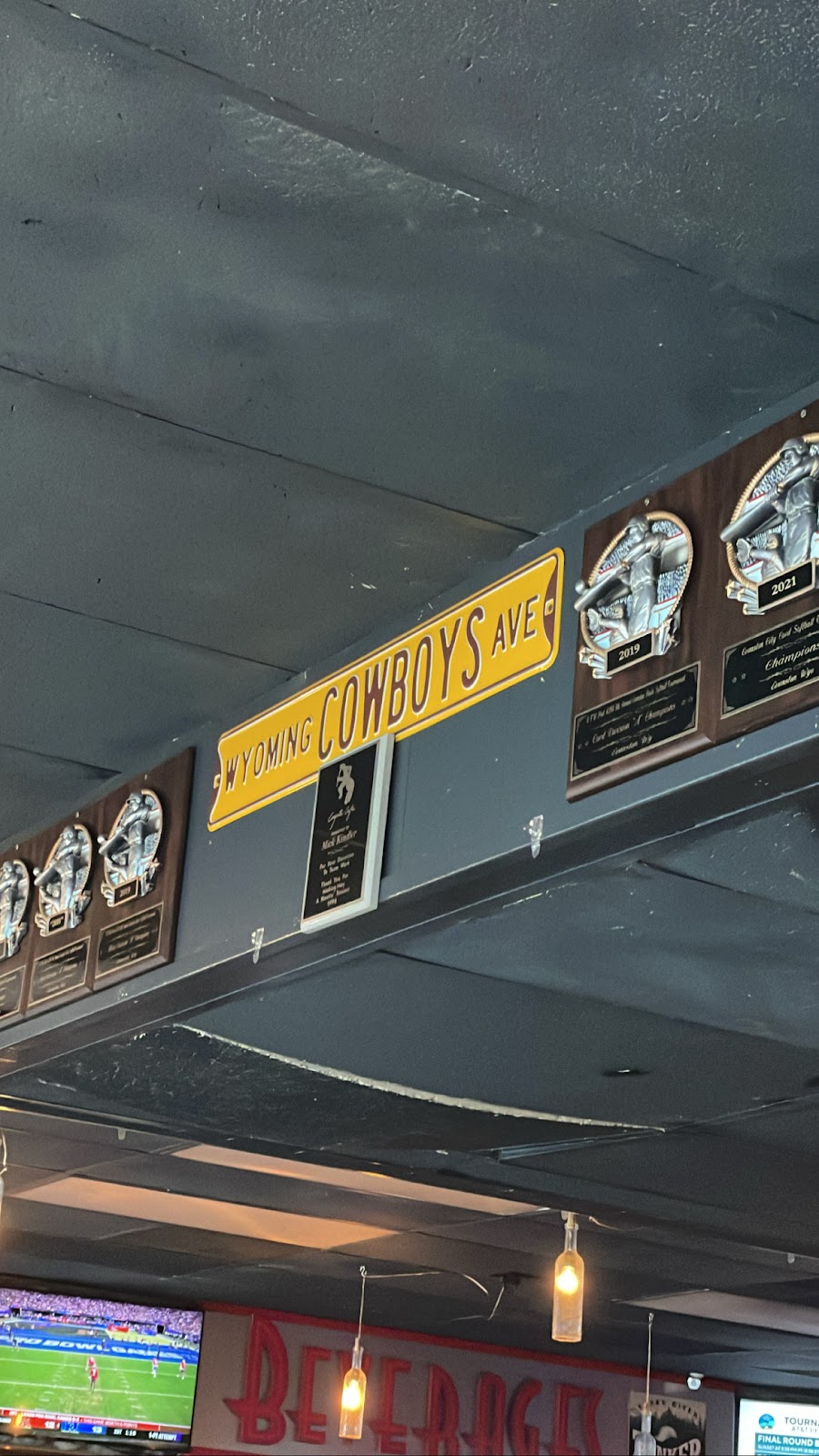 Lincoln Highway Tavern | restaurant | 1943 Harrison Dr, Evanston, WY 82930, USA | 3077890549 OR +1 307-789-0549