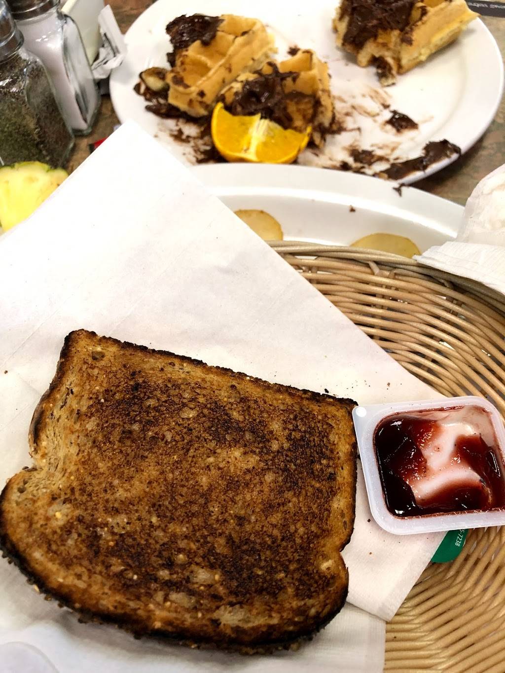 Tutti Frutti déjeuner et diner | restaurant | 5986 Rue Martineau, Saint-Hyacinthe, QC J2R 2H6, Canada | 4507962220 OR +1 450-796-2220