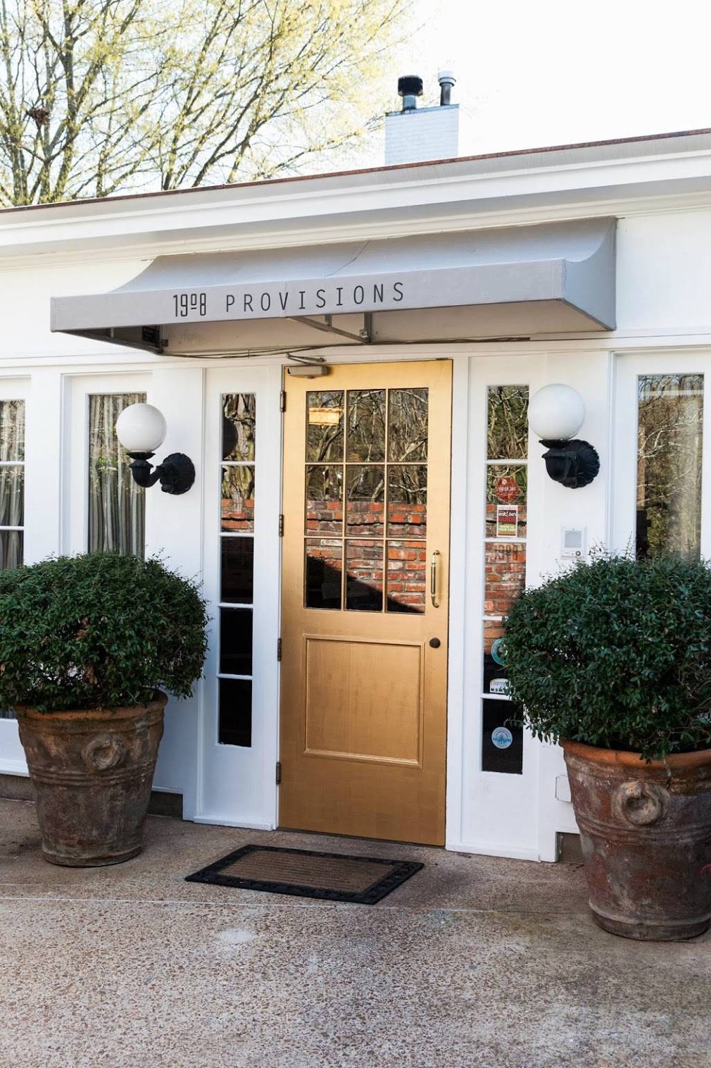 Fairview Inn | night club | 734 Fairview St, Jackson, MS 39202, USA | 6019483429 OR +1 601-948-3429