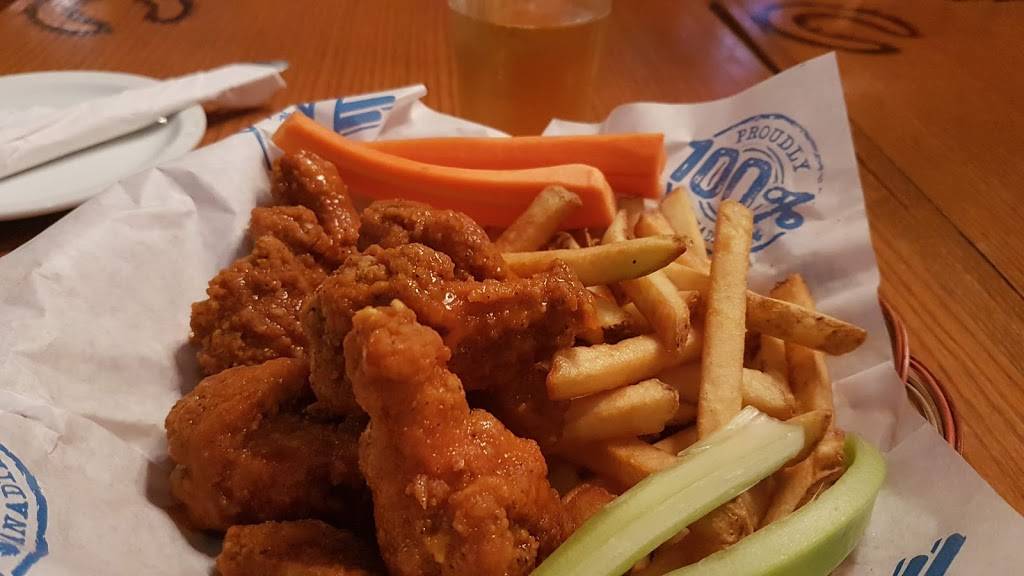 Wild Wing | restaurant | 1070 Innisfil Beach Rd #2, Innisfil, ON L9S 4T9, Canada | 7054318325 OR +1 705-431-8325