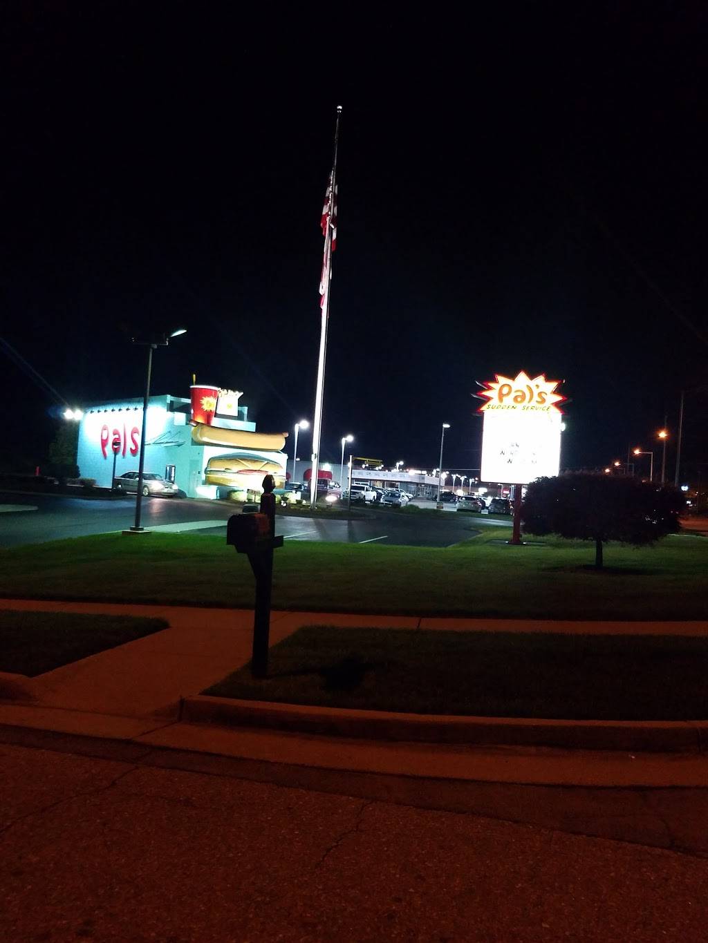 Pals Sudden Service | restaurant | 3206 Bristol Hwy, Johnson City, TN 37601, USA | 4238549536 OR +1 423-854-9536