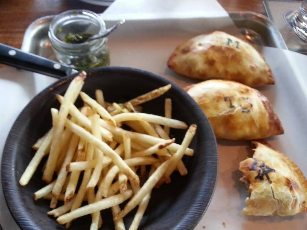 La Masa Empanada Bar | restaurant | 1300 E Brady St, Milwaukee, WI 53202, USA | 4148851866 OR +1 414-885-1866