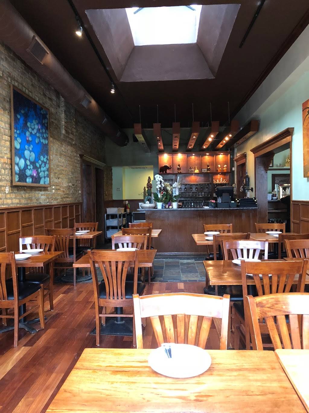 Green Leaf Thai Cuisine | restaurant | 4658 N Western Ave, Chicago, IL 60625, USA | 7739898517 OR +1 773-989-8517