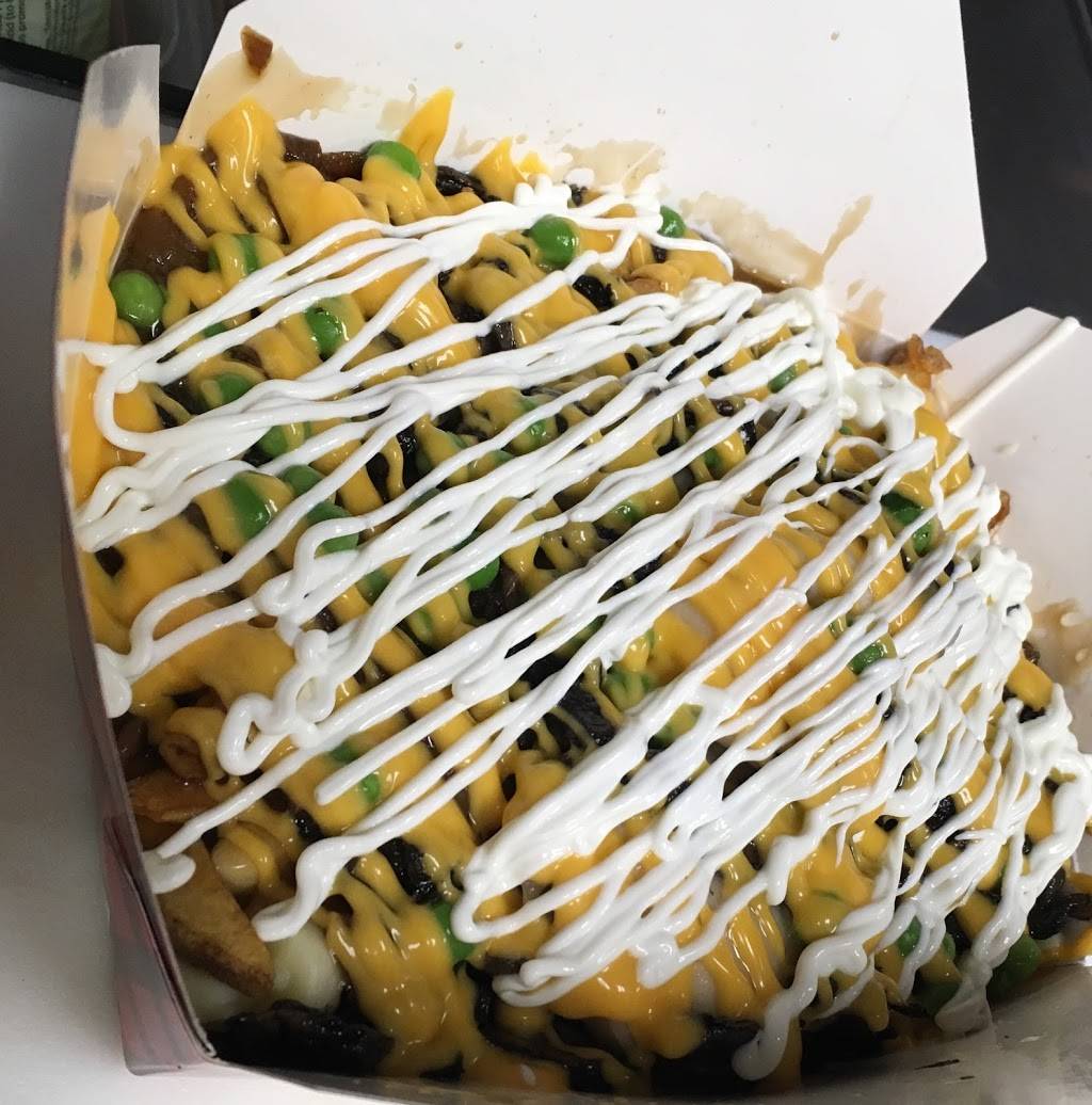 Smokes Poutinerie | restaurant | 4032 Confederation Pkwy, Mississauga, ON L5B 0G4, Canada | 9052322873 OR +1 905-232-2873