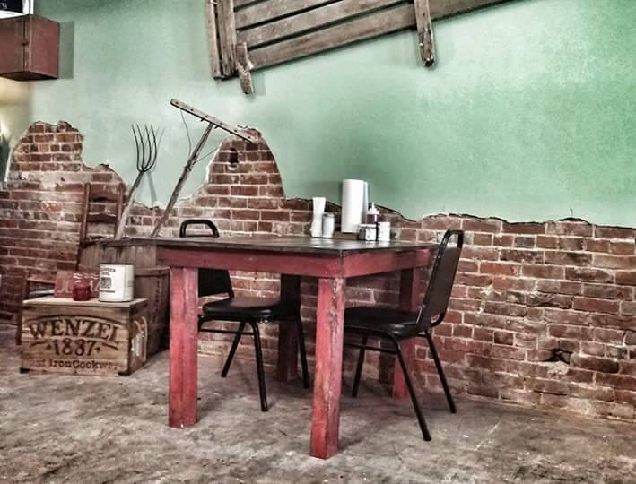 Hen House Cafe | restaurant | 260 W Court St, Piggott, AR 72454, USA | 8706346578 OR +1 870-634-6578