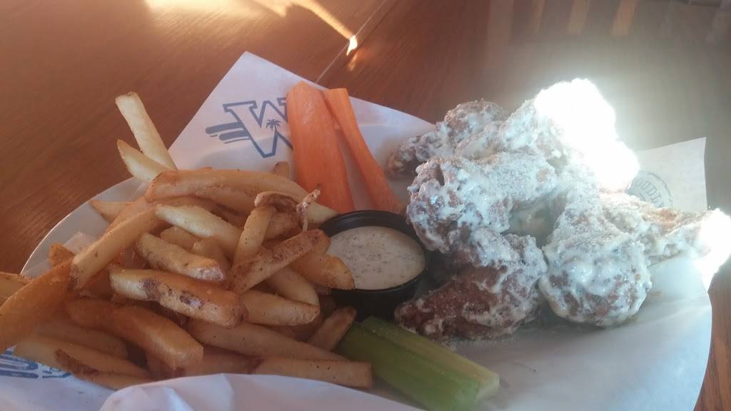 Wild Wing | restaurant | 714 Lakeshore Rd E 1 & 6, Mississauga, ON L5G 1J6, Canada | 9052781500 OR +1 905-278-1500