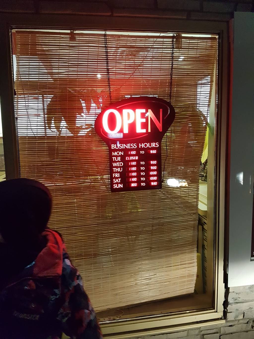 Red Chopstix | restaurant | 190 Pelham Rd, St. Catharines, ON L2S 1W6, Canada | 9056828881 OR +1 905-682-8881