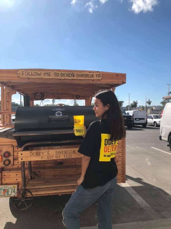 Dickeys Barbecue Pit | restaurant | 23 South Pointe Dr, Dania Beach, FL 33004, USA | 8554227232 OR +1 855-422-7232