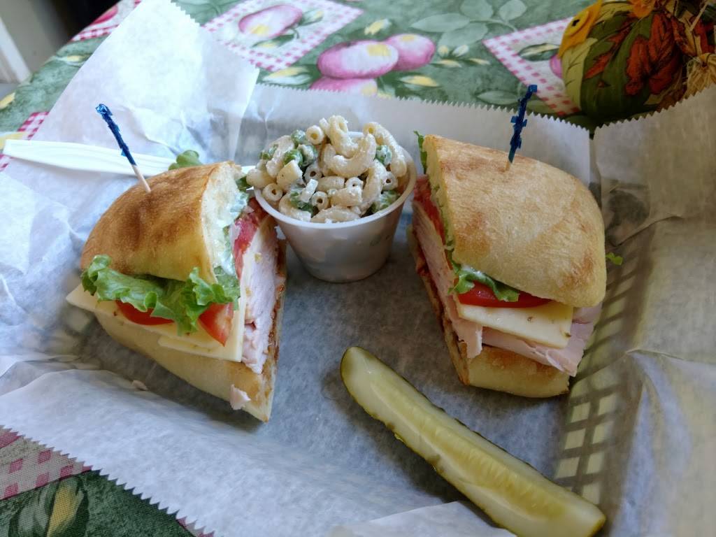 Tellico Kats Deli & Cafe | cafe | 1829 Cherohala Skyway, Tellico Plains, TN 37385, USA | 4232533411 OR +1 423-253-3411