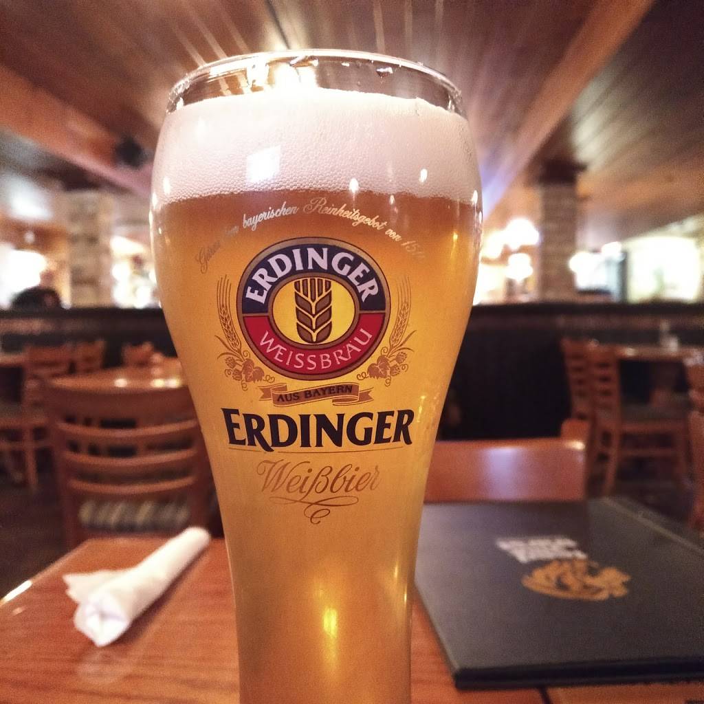 The Lion Brewery Restaurant | restaurant | 59 King St N, Waterloo, ON N2J 2X2, Canada | 5198863350 OR +1 519-886-3350